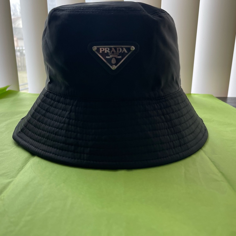 Prada Classic Black Bucket Hat OS. Medium